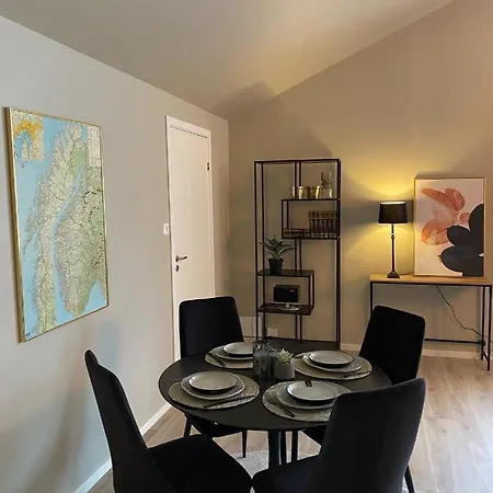 Apartment Reine City Apartment *