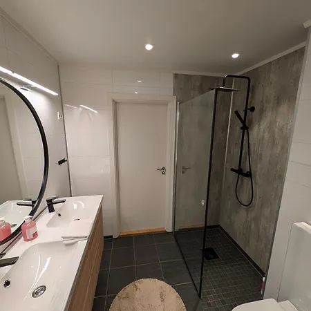 Apartment Reine City Apartment *